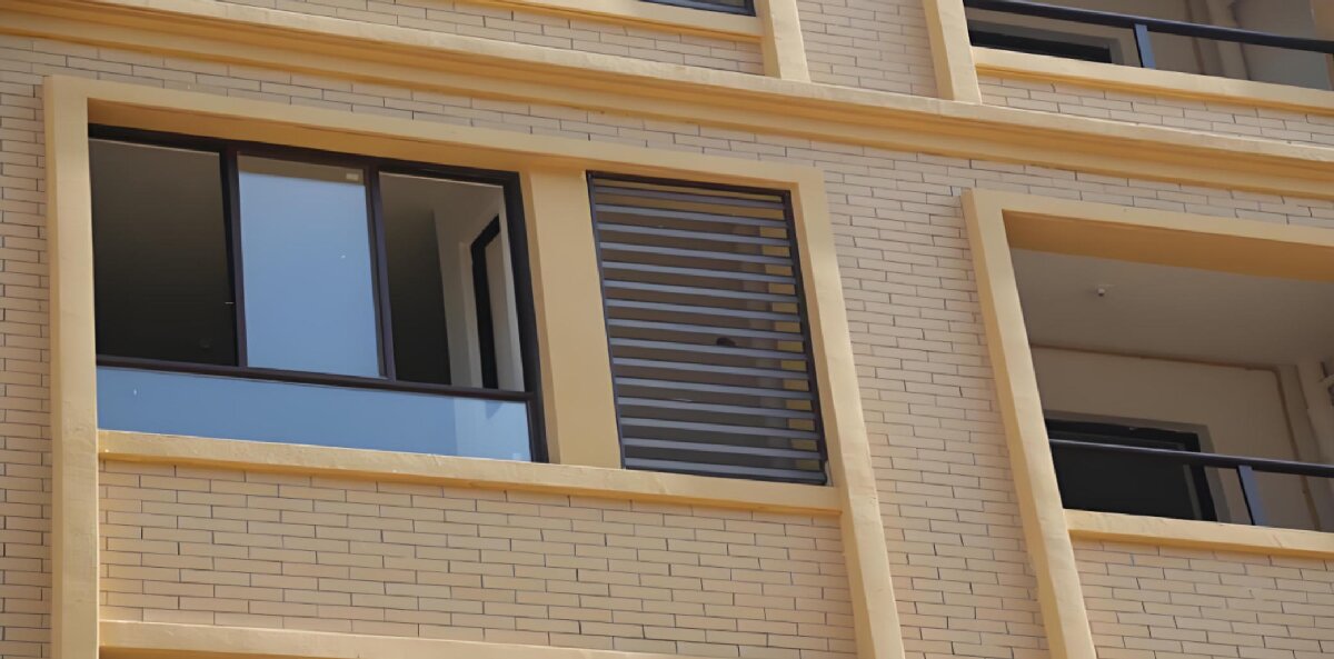 房屋外墻門窗滲水、開裂修繕！(圖1)